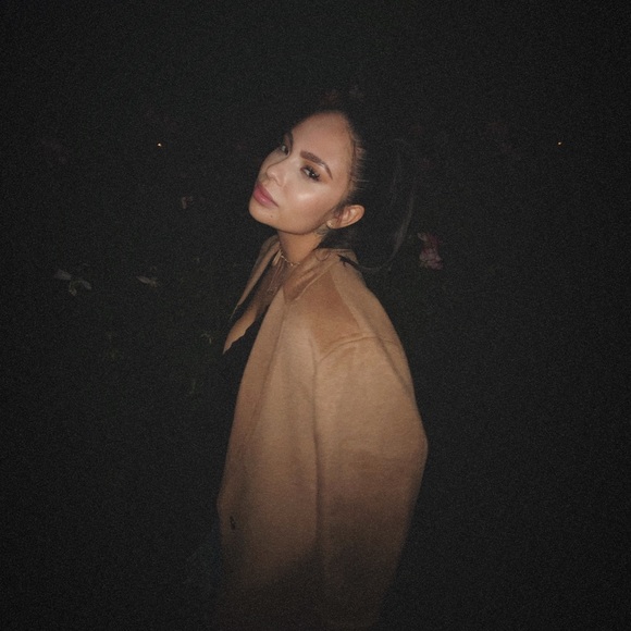 Profile Picture of Lindsey Covell (@lindseycovell) on Poshmark