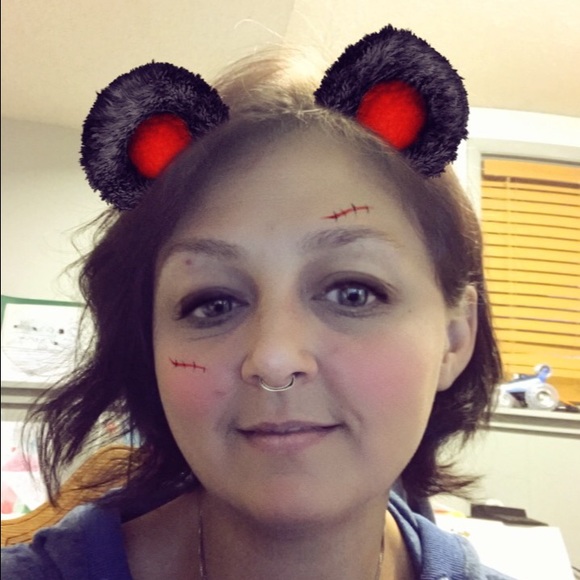 Profile Picture of Laura Sargent (@lilft19) on Poshmark