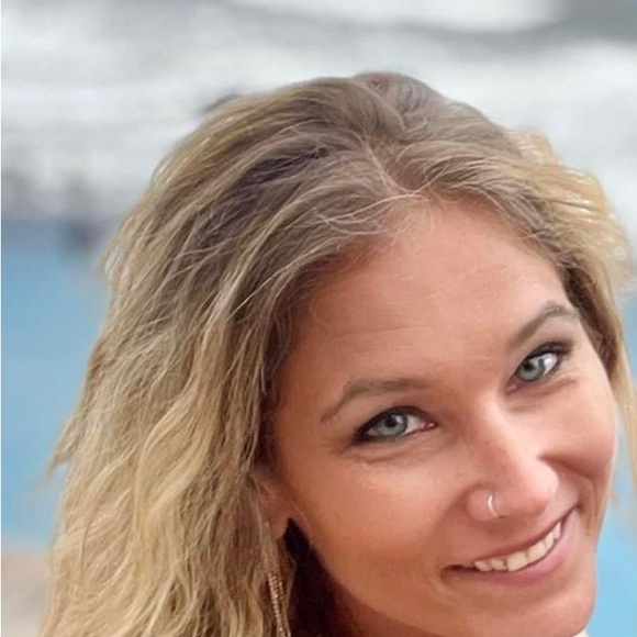 Profile Picture of Christie-lin Everhart (@christielin2531) on Poshmark