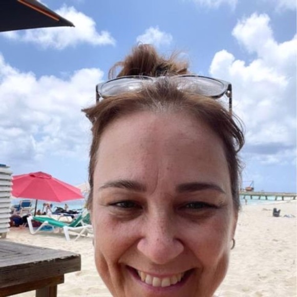 Profile Picture of Isabelle Aucoin (@isabelleaucoin) on Poshmark