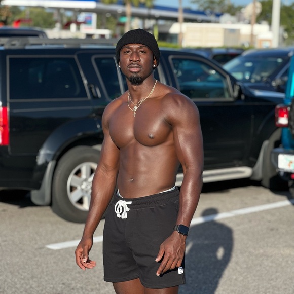 Profile Picture of Christopher Kirkland (@eujean11) on Poshmark