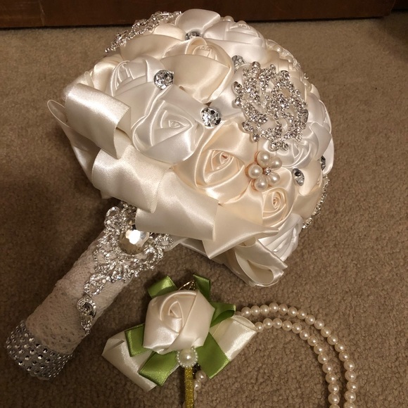 Profile Picture of Ashlie Sluis (@ashliesluis) on Poshmark