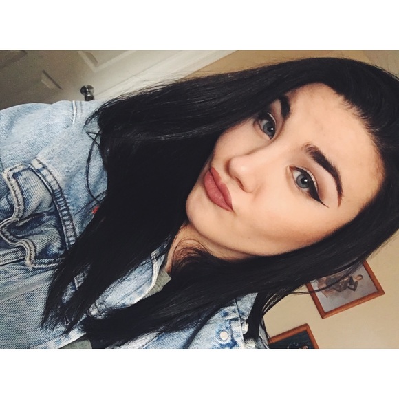 Profile Picture of Rebecca Pritchard (@becapritch) on Poshmark