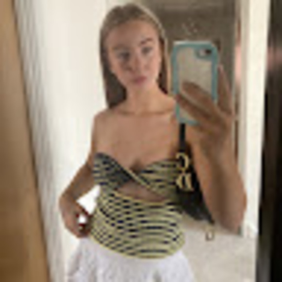 Profile Picture of Charlotte Ashton (@charlotteash340) on Poshmark