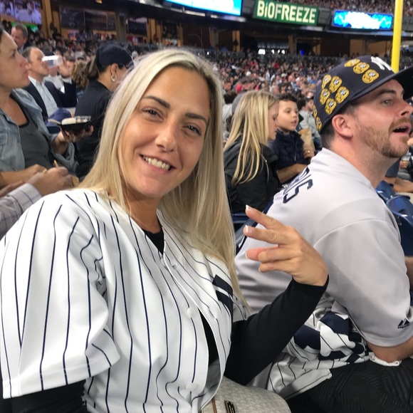 Profile Picture of Antonella Chiaramonte (@antonellachiara) on Poshmark