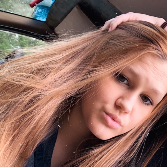 Profile Picture of Kristen Parramore (@kristenkay20) on Poshmark