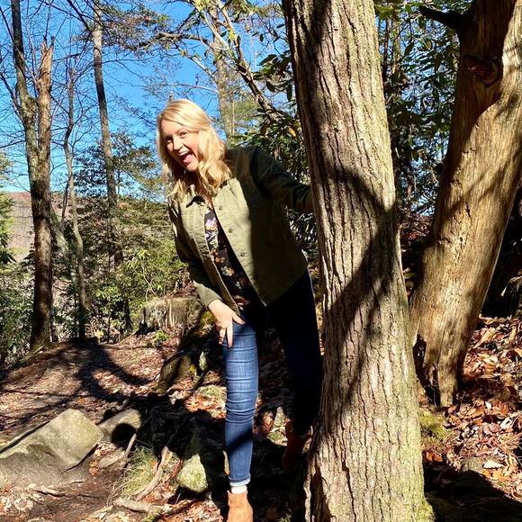 Profile Picture of Christa Heusser (@christa_heuz) on Poshmark