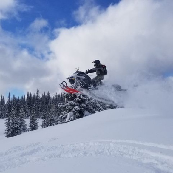 Profile Picture of Derek Bauchman (@derek_b89) on Poshmark