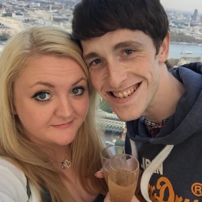 Profile Picture of Tracey Cotton (@pandabee1988) on Twitter