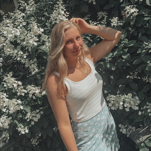 Profile Picture of Kiersten Kessler (@kierstenkessler) on Poshmark