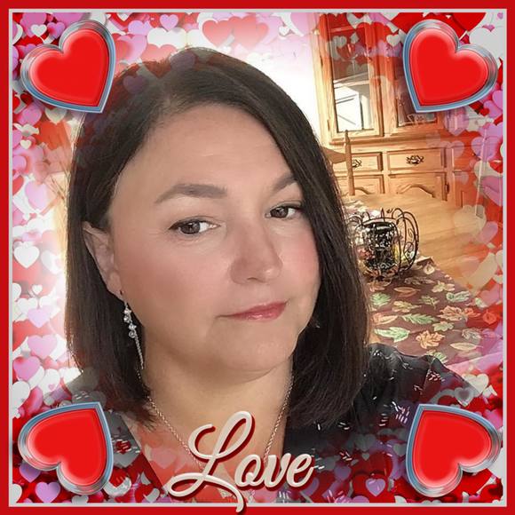 Profile Picture of Ellen Emslie (@ememslie2011) on Poshmark