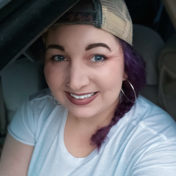 Profile Picture of Jessica Yearout (@jessyearout) on Poshmark