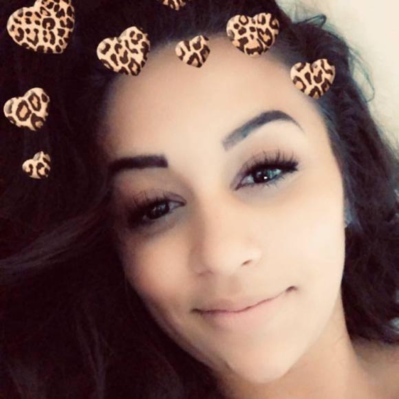 Profile Picture of Carly Pritchard (@cmp74) on Poshmark