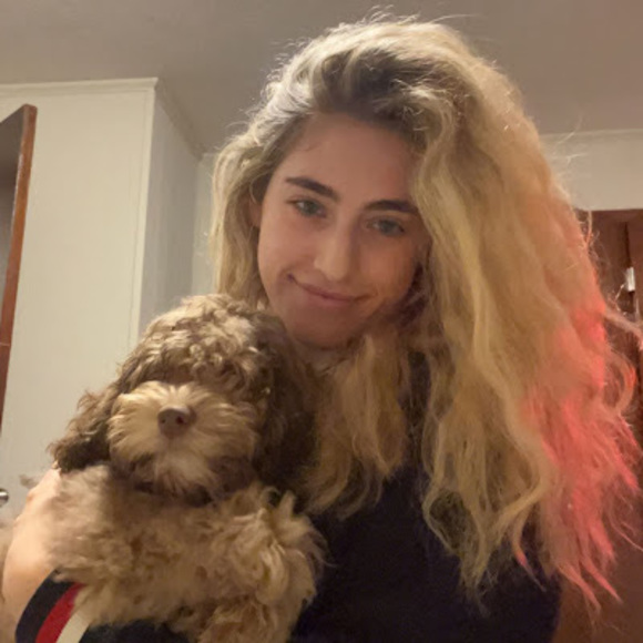 Profile Picture of Megan Netschytailo (@meegnet) on Poshmark