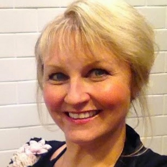 Profile Picture of Jeannie Loewengart (@jloewengart) on Poshmark