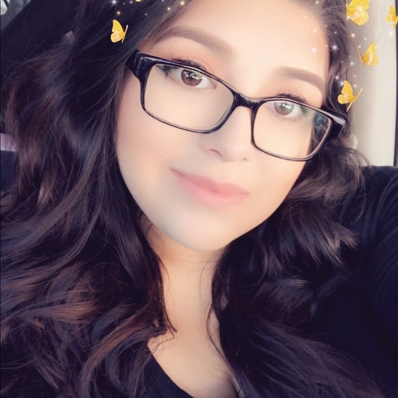 Sonia Reyna - Poshmark Profile Picture of Sonia Reyna (@soniareyna1) on Poshmark