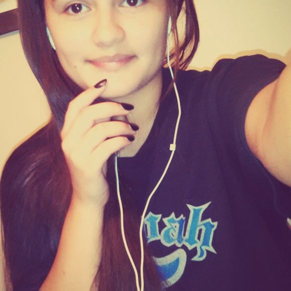 Profile Picture of Reyna Aguirre (@reyna_angelica) on Poshmark