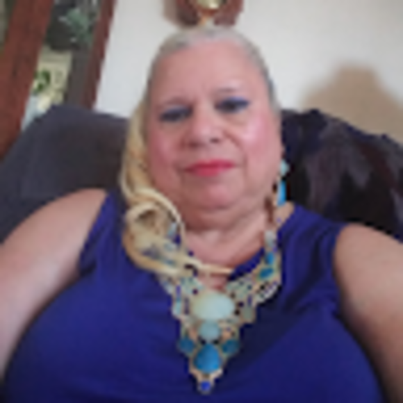 Profile Picture of Maria Sanders (@edmarsand63) on Poshmark