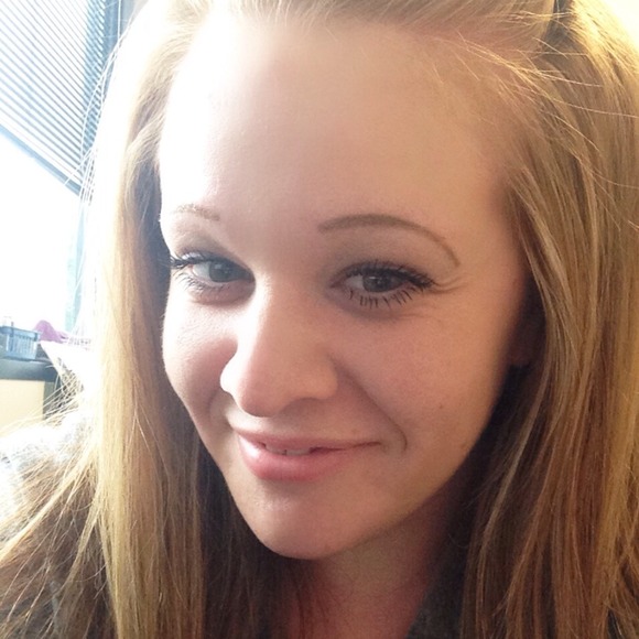 Melissa Raccuia - Poshmark Profile Picture of Melissa Raccuia (@frames21) on Poshmark