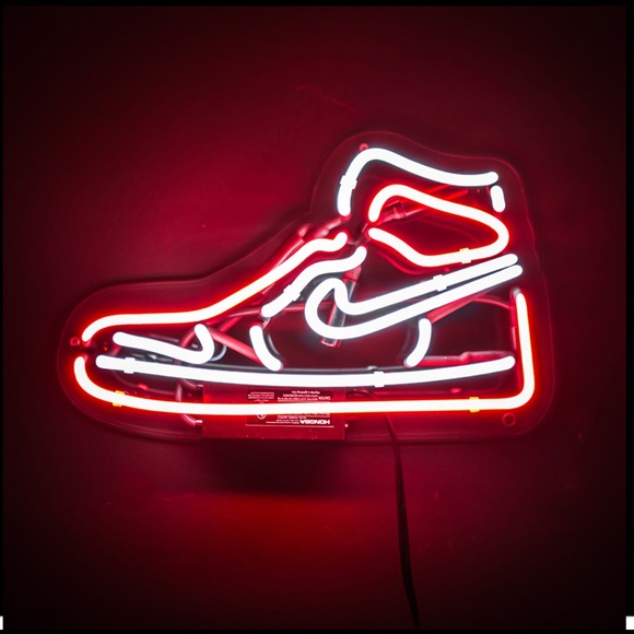 Profile Picture of Jaqueline Pintor (@cloths_shop) on Poshmark