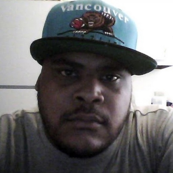 Profile Picture of Devrick Hampton (@devrickhamp) on Poshmark