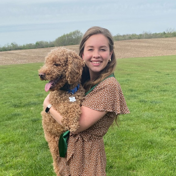 Profile Picture of Ashley Buchholtz (@ashleybuchholtz) on Poshmark