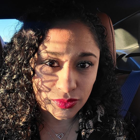 Profile Picture of Jeniffer Hughes (@jengenstu) on Poshmark