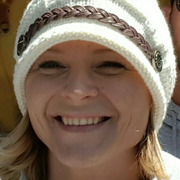 Profile Picture of Rebecca Davis harp (@daddysgirl3384) on Poshmark