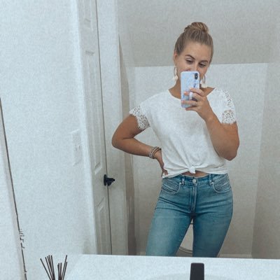 Profile Picture of Liz Tegtman (@lizzardT) on Twitter