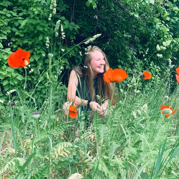 Profile Picture of Savanna Zwygart (@savanna_zwygart) on Poshmark