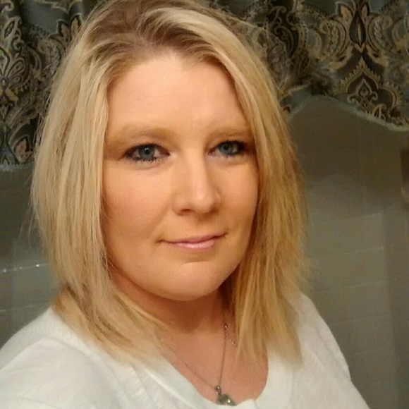 Profile Picture of Rhonda Baxter (@country_girl777) on Poshmark