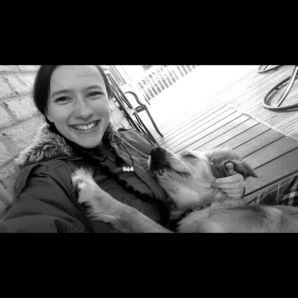 Profile Picture of Sydney Schlimgen (@sydneyschlimgen) on Poshmark