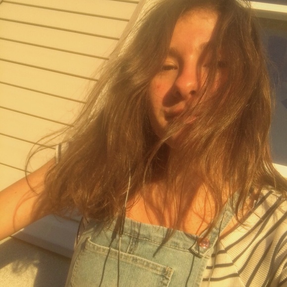 Profile Picture of Anna Jakubowski (@annajakub) on Poshmark