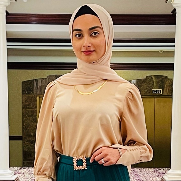 Profile Picture of Larab Alrish (@laraibscloset) on Poshmark