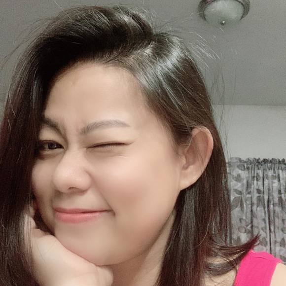 Profile Picture of Nhi Hinh (@ivyiris) on Poshmark
