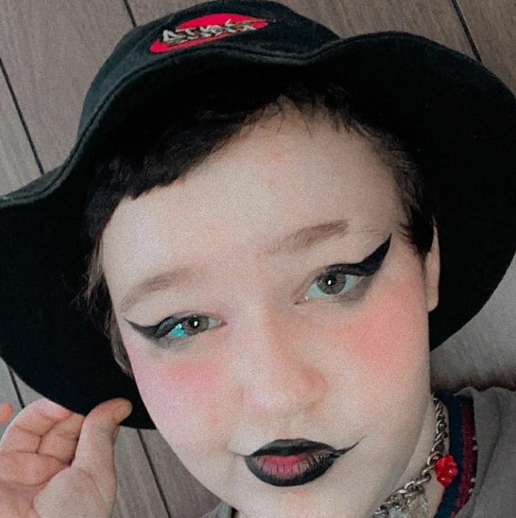 Profile Picture of Jasmine Overpeck (@jasmine002499) on Poshmark