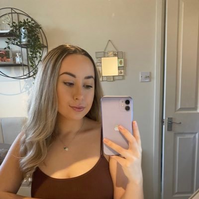 Profile Picture of Holly (@hollywilkes54) on Twitter