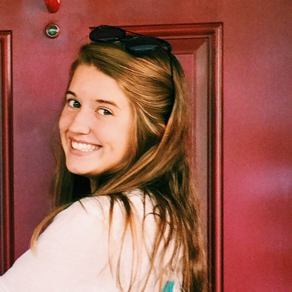 Profile Picture of Kaylee Quinn (@kayleequinn__) on Poshmark