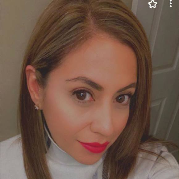 Profile Picture of Victoria Mendez (@vickymm) on Poshmark