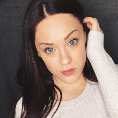 Profile Picture of Annie-Sage (@AnnieHyphenSage) on Twitter