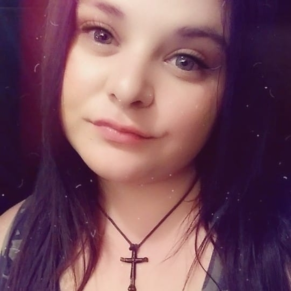 Profile Picture of Amber Nettles (@ambernettles) on Poshmark