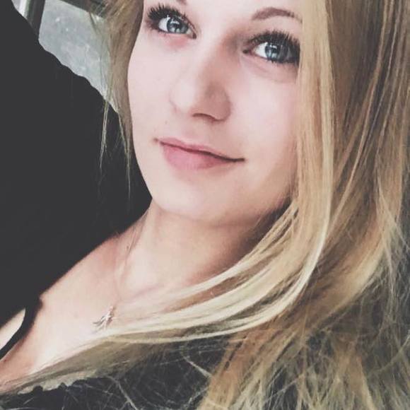 Profile Picture of Tamara Walsh (@tamarawalsh) on Poshmark