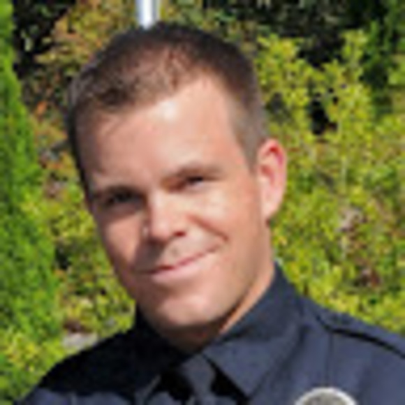 Profile Picture of Dan Howe (@danhowe04) on Poshmark