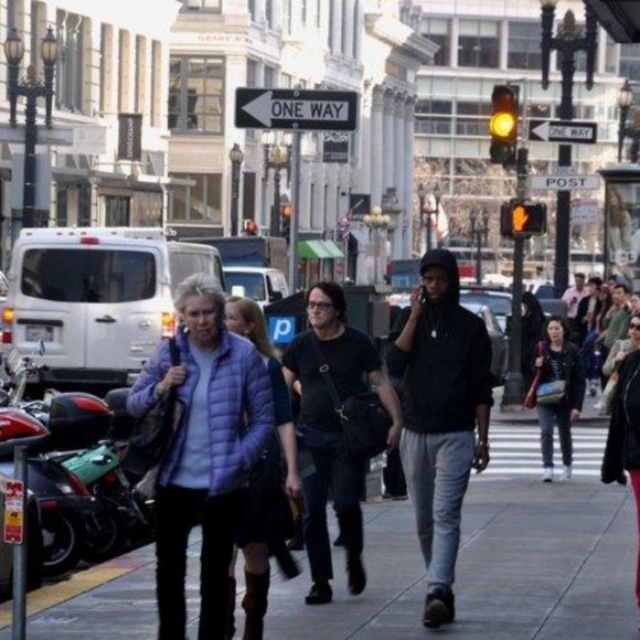 Profile Picture of Laura James (@quillianc) on Poshmark