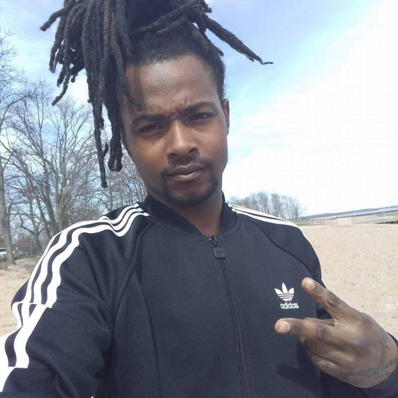 Profile Picture of Keith Edwards (@klive27) on Poshmark