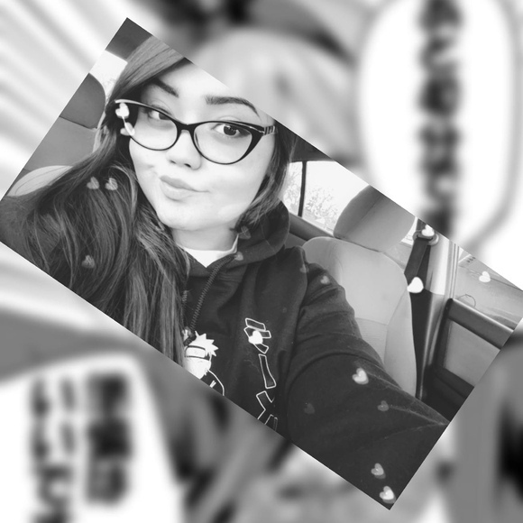 Profile Picture of Arriana Apodaca (@arrianaapodaca) on Poshmark