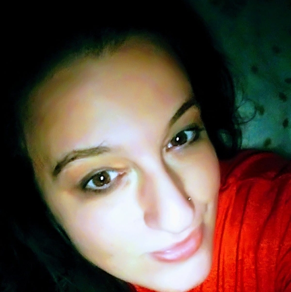 Profile Picture of Daveamber Dennis (@daveamberdennis) on Poshmark