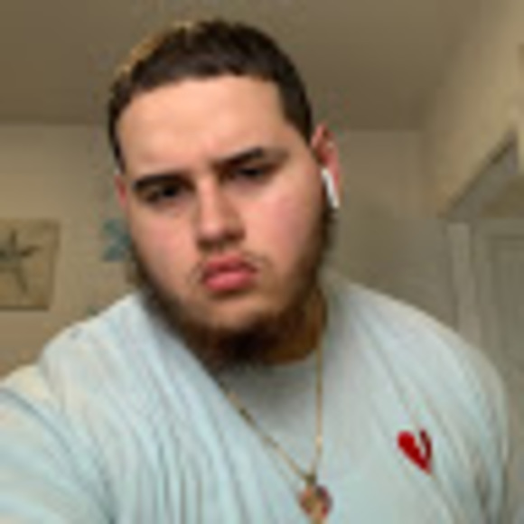 Profile Picture of Kyle Benitez (@kylebenitez0001) on Poshmark