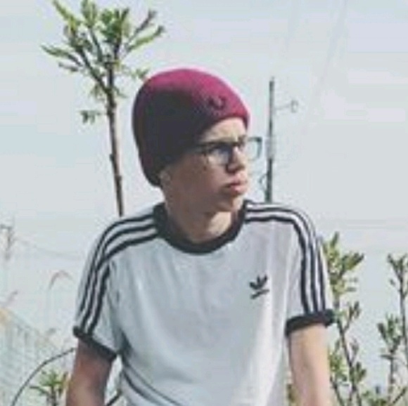 Profile Picture of Trevor Price (@trevor123k) on Poshmark