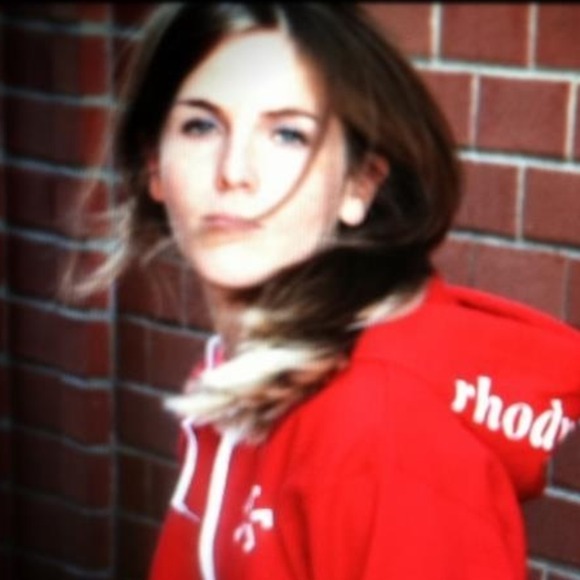 Profile Picture of Lori Ossick (@lolovelee) on Poshmark